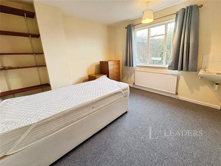 1 bedroom in a house share to rent - Photo 2