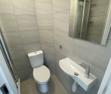 1 bedroom in a flat share to rent - Photo 1