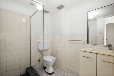 Relaxed Living in a Quiet North Wollongong Pocket - Photo 4