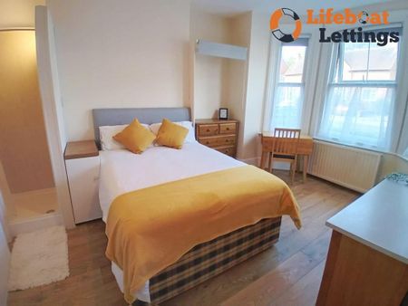 1 bedroom in a house share to rent - Photo 3