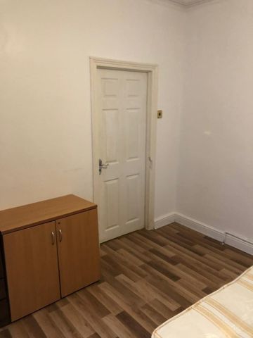 Room in a Shared House, Studley Rd, SW4 - Photo 3