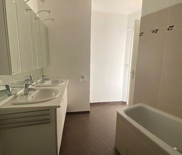 Location Appartement 4 pièces 90m² LAMBERSART 59130 - Photo 6