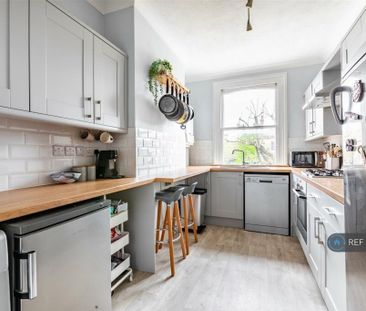 1 bedroom in a flat share to rent - Photo 4