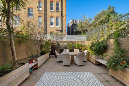5 bedroom mews to rent - Photo 2