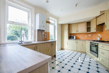6 bedroom detached to rent Fitzharris Avenue, Bournemouth - Photo 4