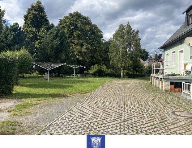 Individuelle Dachwohnung mit EBK, Laminat und Wannenbad! Grüne Umgebung! - Foto 1