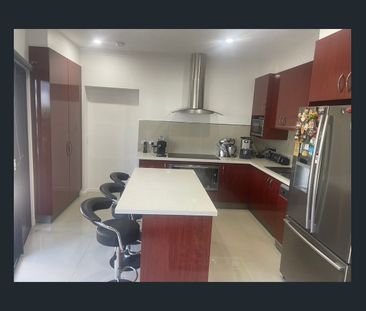 32 Azzurra Drive, Varsity Lakes, Qld 4227 - Photo 2