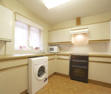 2 Bed Terraced House, Hewison Street, E3 - Photo 3