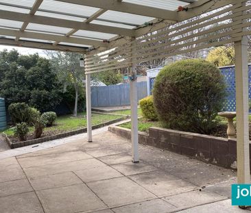 FULLY DUCTED REVERSE CYCLE AIR CONDITIONED THREE BEDROOM HOME.SOLAR... - Photo 2