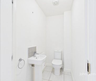 3 bedroom semi-detached to let - Photo 6