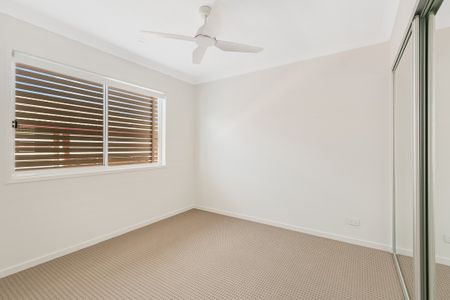 BRAND NEW TOWNHOUSE 7 MINUTES FROM THE BEACH - Photo 3