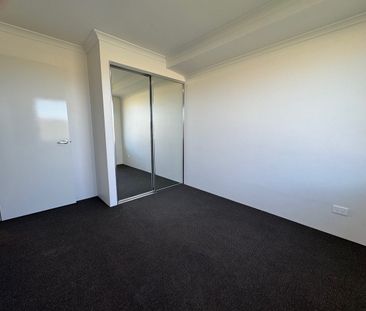 Beautiful Coastal Home in Catalina Beach Estate, Mindarie! - Photo 2