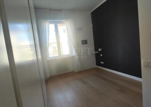 Parioli-Piazza delle Muse: Restored 3 bedroom, 3 Bath, spacious living, kitchen, balcony, near park, master bed & 2 single bedrooms. Ref 1045