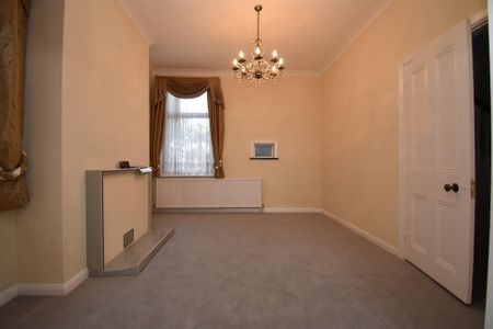 3 bedroom semi-detached house to rent - Photo 4