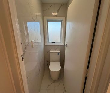 Newly Renovated 3BR Townhouse in Pakuranga Heights - Photo 6