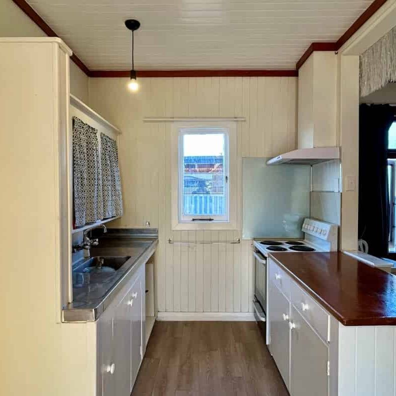 Spacious Charming Bungalow in Mahora - Photo 1