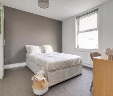 6 bedroom terraced house to rent - Photo 3