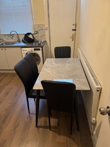 4 Bed Terraced House, Harehills Place, LS8 - Photo 2