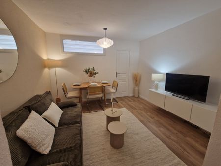 Location Appartement 4 pièces 63m² TOULON 83000 - Photo 2