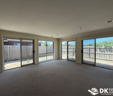 Modern 3 Bedroom Townhouse in Werribee - Photo 3
