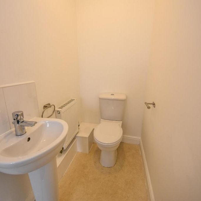 2 bedroom mews to rent - Photo 1