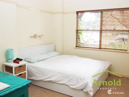 Spacious One Bed Apartment - Photo 2