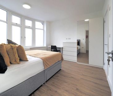 1 bedroom in a house share to rent - Photo 2