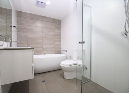 Modern 2 Bedroom, 2 Bathroom Apartment in the Heart of Bankstown - Photo 3