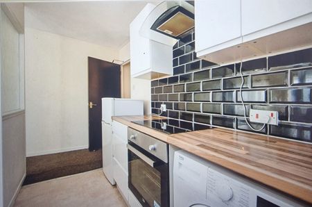 1 Bed Maisonette, Boultwood Road, E6 - Photo 5