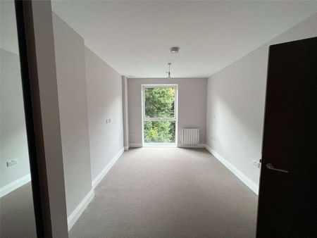 A large, modern two bedroom apartment at the edge of the Pantiles - Photo 3
