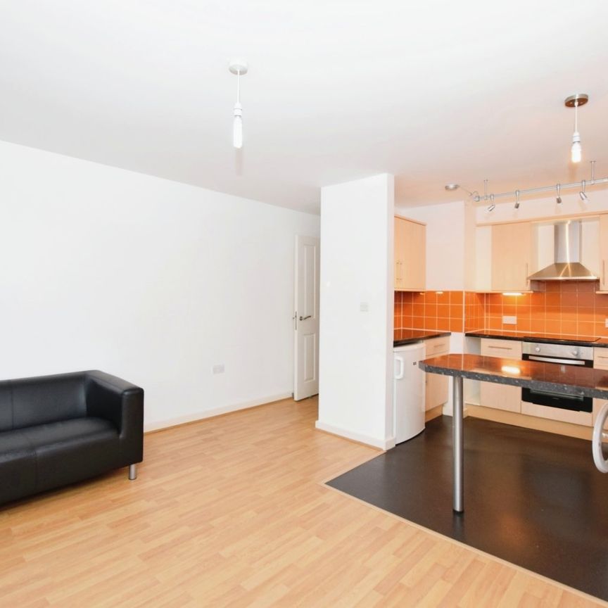 Flat to rent - Hendre Road, London, SE1 - Photo 1