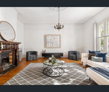 SPACIOUS 3/4 BEDROOM HOUSE IN GREAT LOCATION - Photo 1