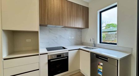 Fresh Living in Māngere Bridge – Space, Style & Superb Location - Photo 4