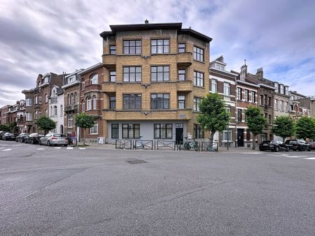 Appartement met twee slaapkamers in Anderlecht - Photo 3