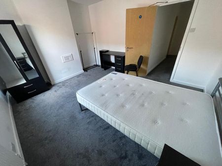 4 bedroom terraced house to rent - Photo 2