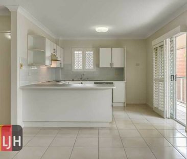 FULLY AIR CONDITIONED 2 BEDROOM UNIT IN HANDY LOCATION! - Photo 5