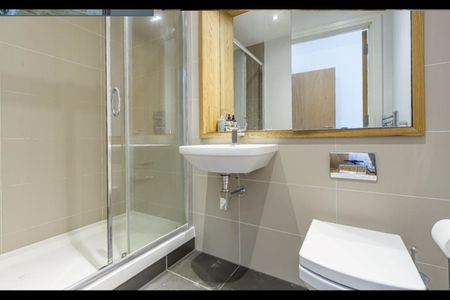 3 Bed Flat, Admirals Tower, SE10 - Photo 5