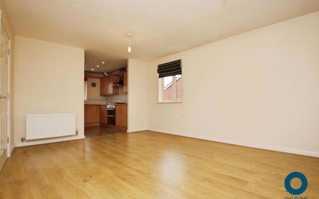 A two double bedroom modern flat located in Horfield with allocated parking and a garage. - Photo 1