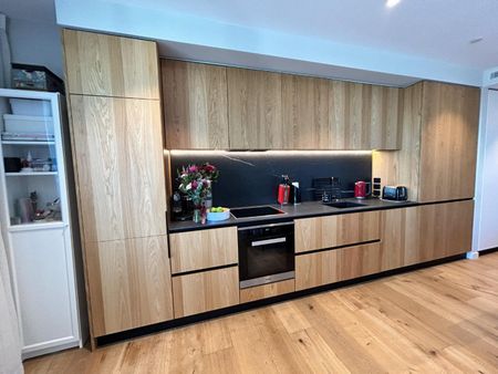 Furnished 1 Bedroom Apartment with 2 Car Garaging - Photo 4