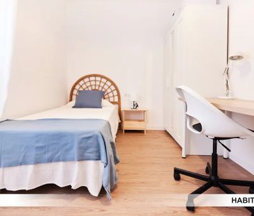 Calle Párroco Antonio González Abato, Sevilla, Andalusia 41013 - Photo 2