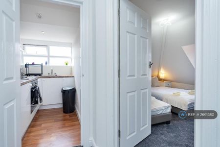 2 bedroom flat to rent - Photo 3