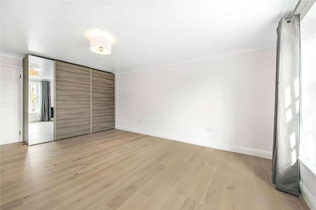 A lovely, two bedroom apartment with a private balcony. - Photo 4