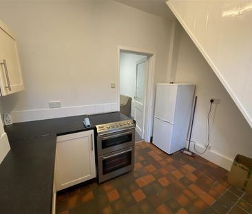 2 bedroom private hall to rent - Photo 3