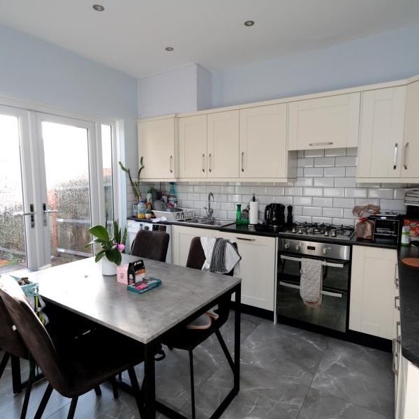 Gladstone Road, Surbiton - 3 bedrooms Property for lettings - Seymours - Photo 1