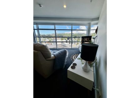 Private, sun-filled apartment above the city - Photo 3