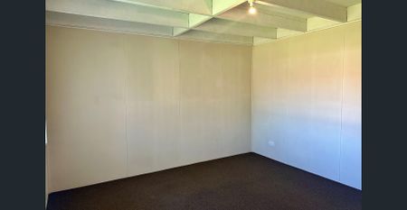 Cafe Lifestyle - Walk to Town + Water Usage Included! - Photo 2