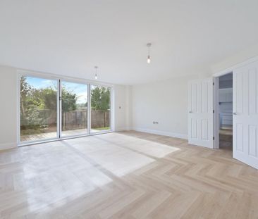 4 bedroom detached house to rent - Photo 2