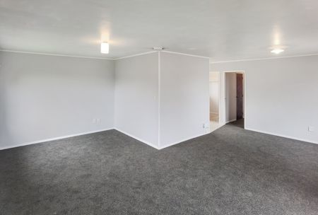 West Harbour - 3 Bedrooms House - Photo 2