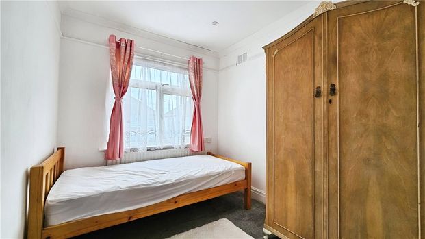 Avondale Road, Ashford, Surrey, TW15 3HS - Photo 1