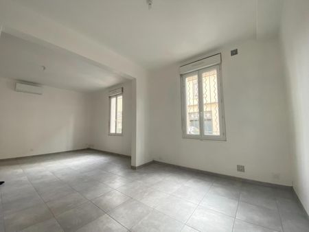 « AVIGNON EM - APPARTEMENT T2 RÉNOVÉ 65.17M² » - Photo 3